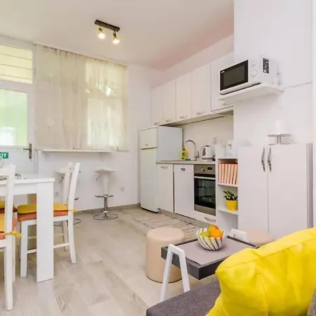 Dubrovnik: Quiet Corner Apartment *