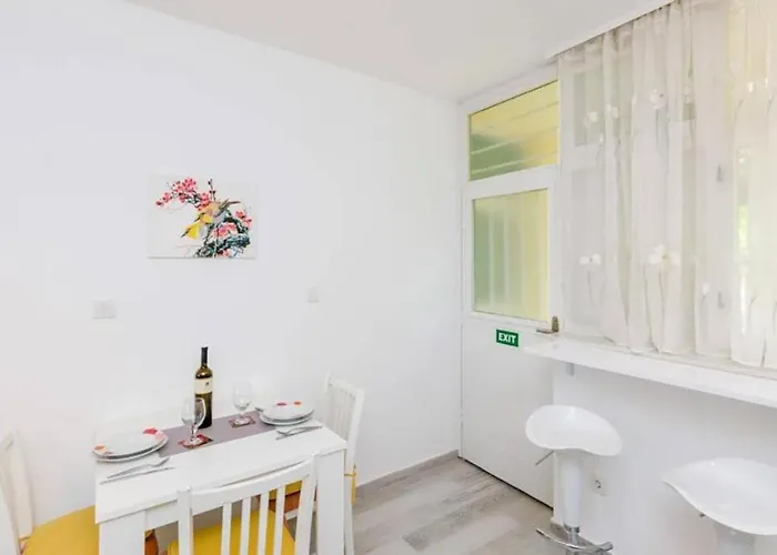 Dubrovnik: Quiet Corner Apartment