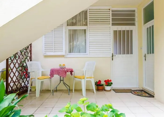 Dubrovnik: Quiet Corner Apartment *